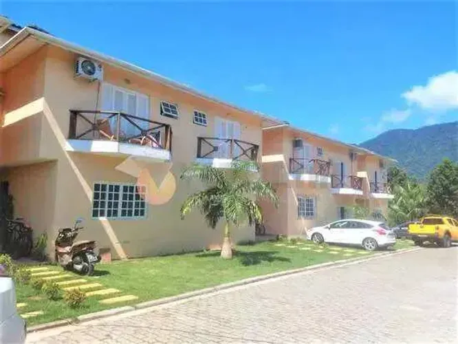 Sobrado em condomínio à venda em São Sebastião, Praia do Arrastão, com 3 quartos, 128m²