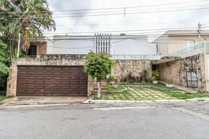 Sobrado a venda no Parque da mooca com 4 quartos e quintal