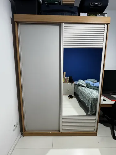 Guarda roupas com espelho loja MadeiraMadeira