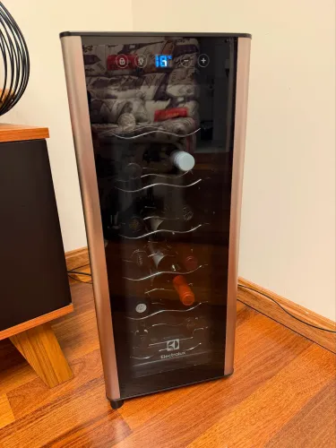 Adega Electrolux 12 Garrafas + Coleção de Vinhos Premium
