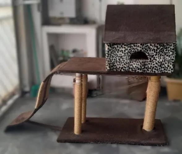 PARA RETIRADA desapego Casa p/ gato altura 1,20 m base dupla em pelucia rampa e arranhador