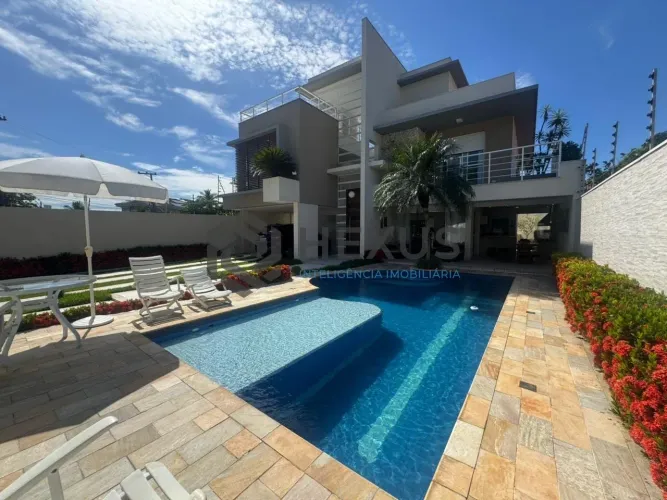 Casa de alto padrão reformada e mobiliada a 50m da Praia do Tombo, Guaruja