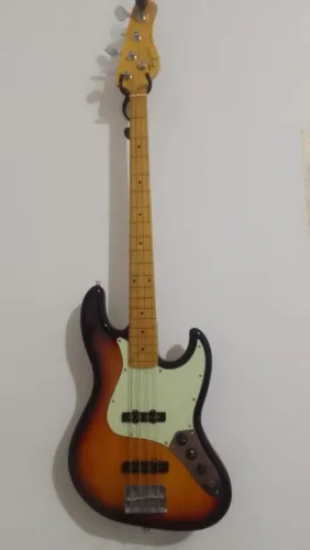 Baixo Tagima TW73 zero.