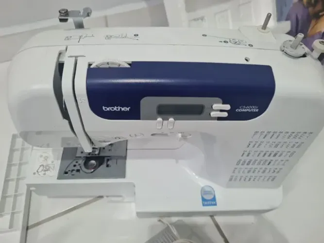 Máquina Brother costura