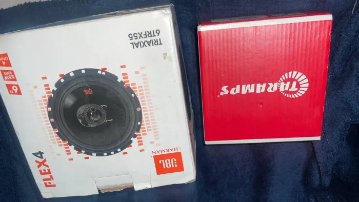 Auto falante JBL e módulo 