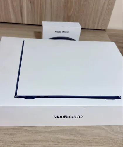 MacBook Air M2 24GB RAM SSD 512