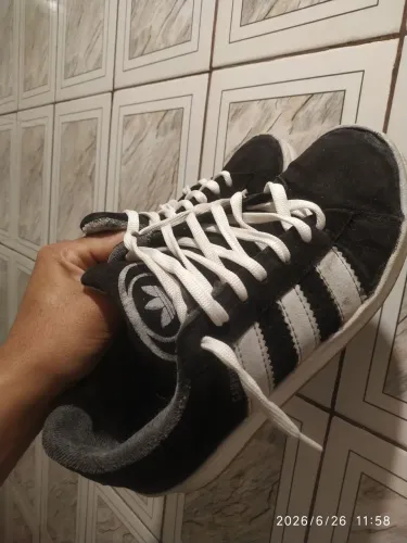 Tênis Adidas restaurado, tamanho 37