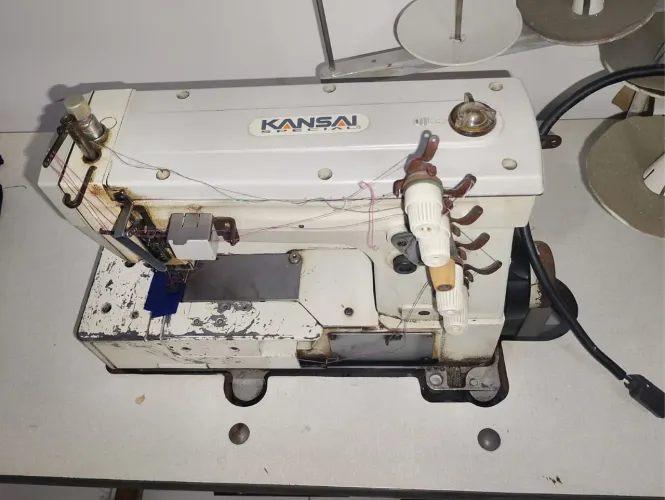 MÁQUINA DE COSTURA GALONEIRA