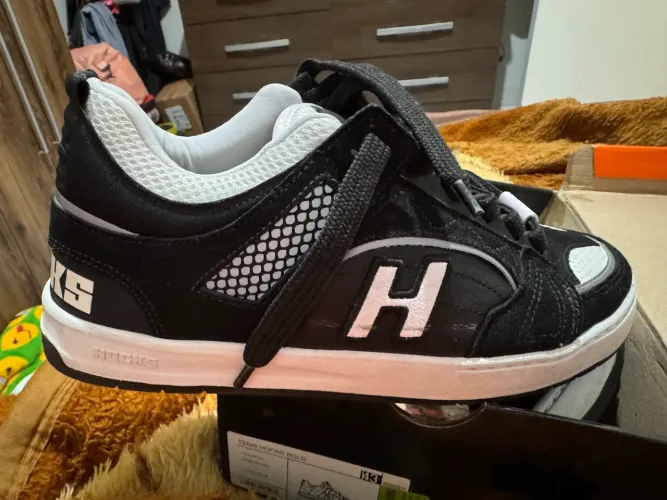 Tênis hocks 43 novo com nota