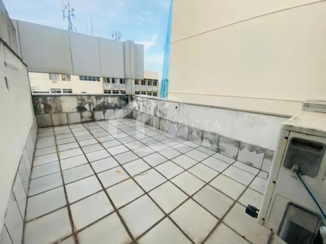 MARAVILHOSA SALA COMERCIAL COM VAGA NA ESCRITURA E INFRAESTRUTURA NO CORAÇÃO DE COPACABANA