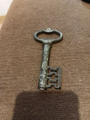 Raridade vendo um saca rolhas judaico antigo modelo chave