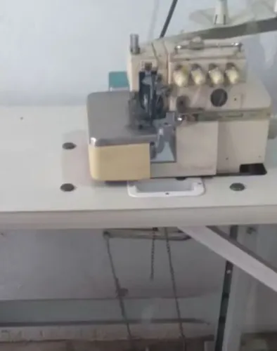 Vendo máquina overlock