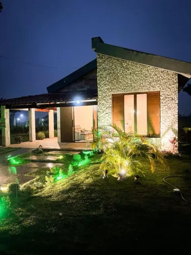 Excelente Casa no Condomínio Villas de areia com 03 suítes.