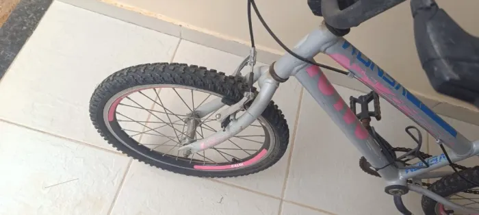 Bicicleta Infantil Caloi Venom Aro 20 - Estilo BMX / Cross