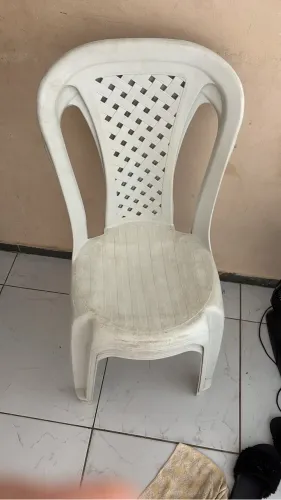 Vendo 2 cadeiras de plástico