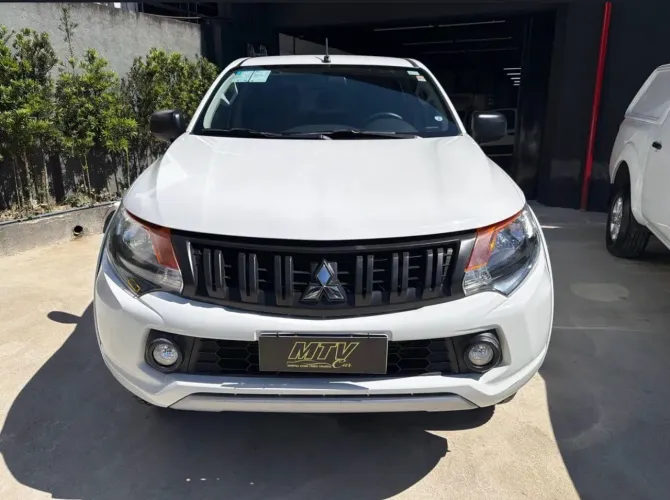 Mitsubishi L200 Tri. Outd. GLX 2.4 CD 4X4 Die. MEC 2025