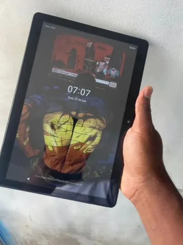 Tablet 10.2 gigante todo bom roda tudo pega chip faz ligação igual a um celular 32gb