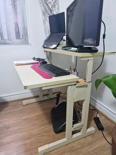 Mesa de escritório com ajuste