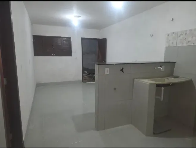 Alugo casa no conjunto Santarém Potengi 2q incluso agua e luz