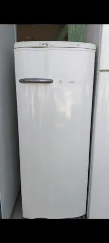 Geladeira Eletrolux 300litros