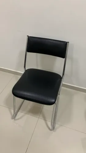 Cadeira de aproximação em corvin preto 