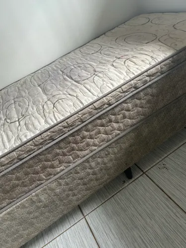Cama de Solteiro bem Conservada - Vendo