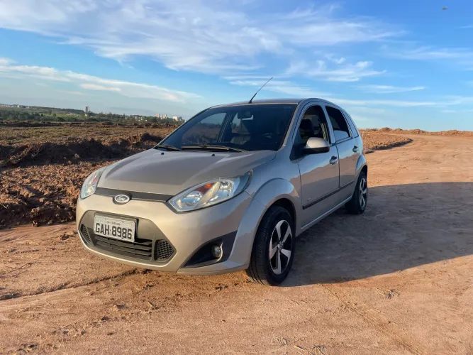 Ford Fiesta SE 1.6 8V Flex 5P 2014
