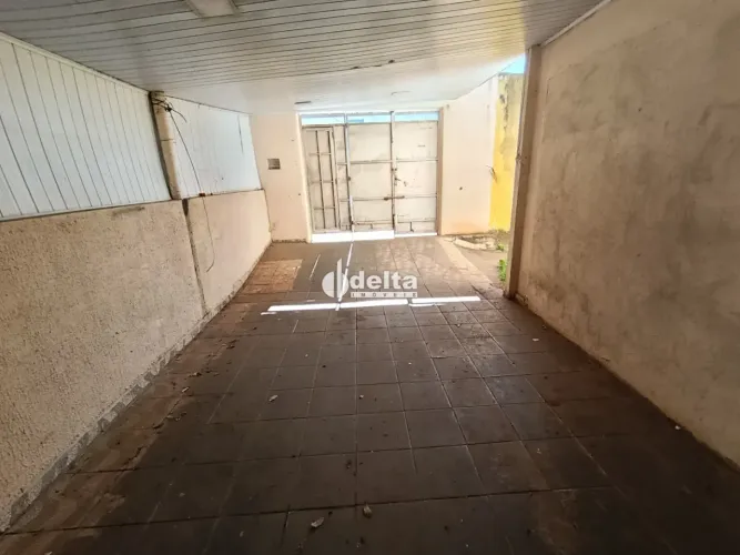 Casa residencial com 3 quartos sendo 1 suíte disponível para locação no bairro Tibery em U