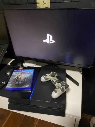 PlayStation 4 (PS4) 500GB + Controle Camuflado + Jogo God of War