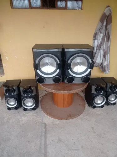 4 caixas de som 2 subwoof LG son de carro potência adaptado vendo tudo barato