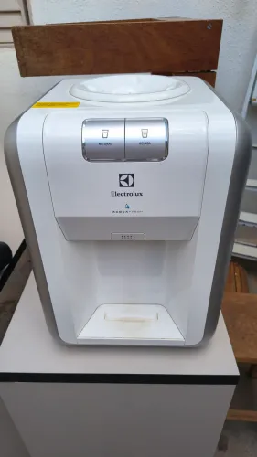 Refrigerador de água Electrolux para galão