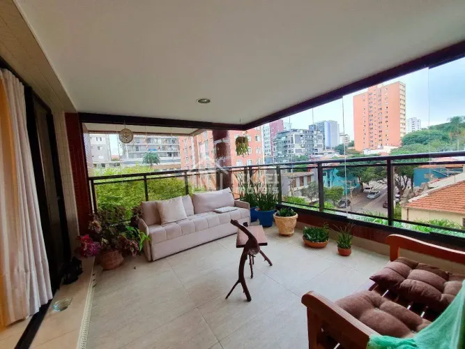 Apartamento à Venda na Vila Mariana de 208 m² próximo ao Shopping Santa Cruz.