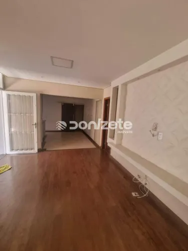 Casa para Aluguel em Santo André (Vila Apiaí) | 5 Quartos (2 Suítes) | 2 Vagas