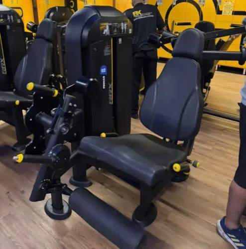 Cadeira Extensora RRX Total Health  Contador Digital de Séries, Repetições e Tempo.