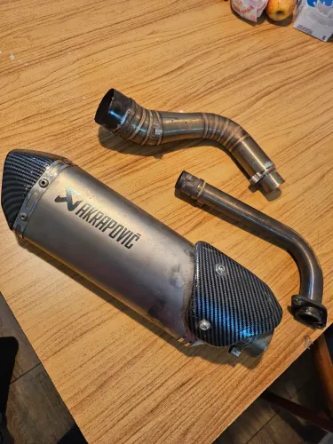 Escapamento Akrapovic scooter nmax