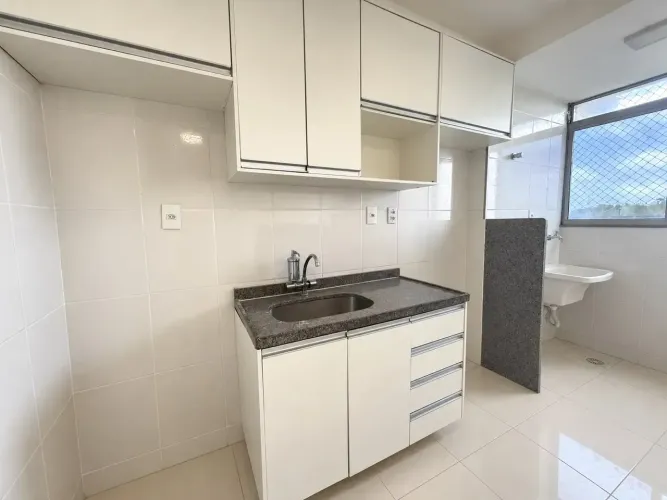 Vendo Apartamento no Ville Solare - 02 Quartos - Porcelanato - Modulados na Cozinha