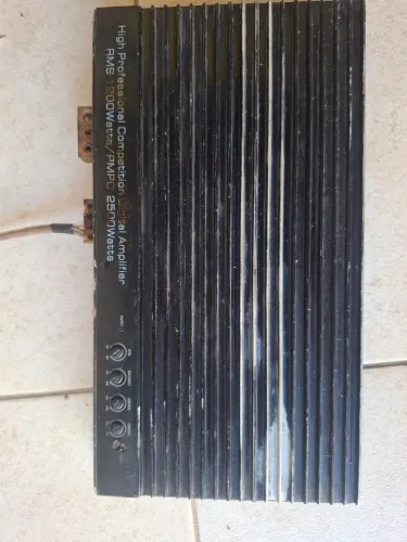 Módulo roadstar 1200wats / pmpo 2500 wats funcionando perfeitamente, roda 4 cara preta
