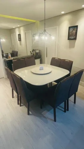MESA DE JANTAR COM 8 CADEIRAS