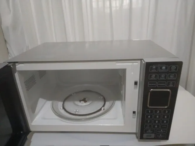 Microondas Philco 25 litros semi-novo funciona perfeitamente