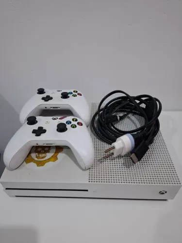 Xbox one, 2 controles e 5 jogos