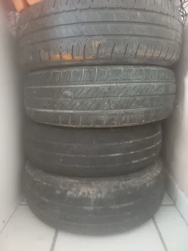 Vendo jogo de roda ( jante de ferro ) palio. Pneus e jante 175/70/13