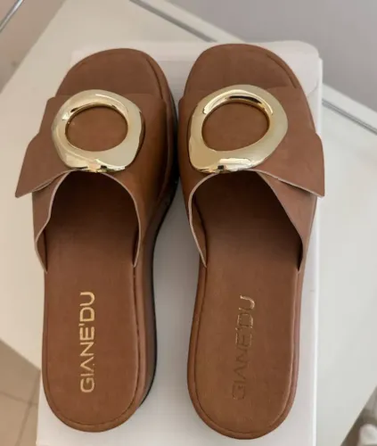 Sandália Plataforma Papete Flat Feminina Marrom Avelã 36 - Modelo Arezzo - Nunca Usada