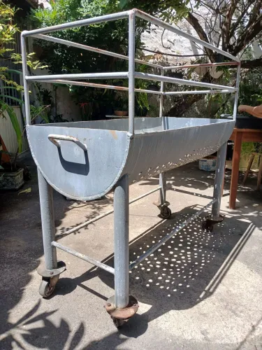 Vende-se churrasqueira de tubo de aço ascarbono