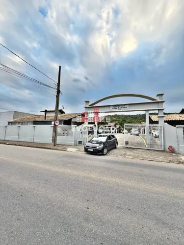 Casa disponível para venda, 2 dormitórios, garagem, condomínio fechado, bairro Sertão do I