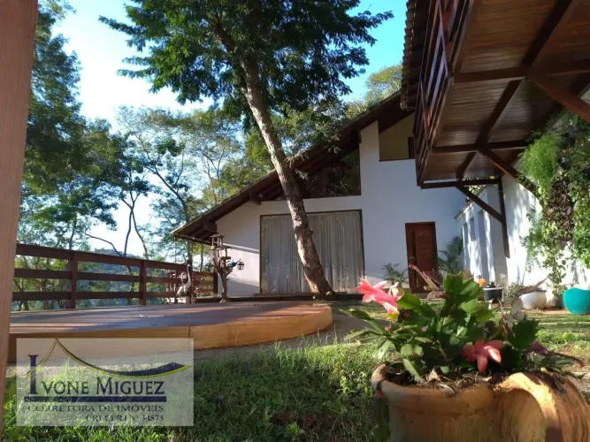Casa 02 Pavimentos em Vale Das Videiras - Petrópolis
