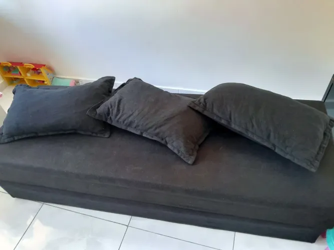 Vendo sofanete de 3 lugares, em Suede. Valor 185 reais. 