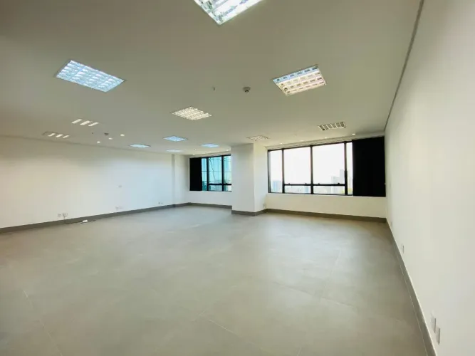 Sala à venda no Vila da Serra