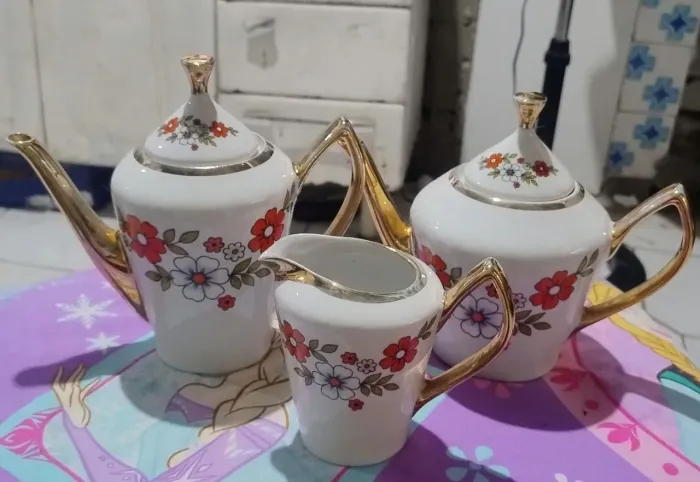 Kit porcelana POZZANI 3 lindas peças com filetes d ouro