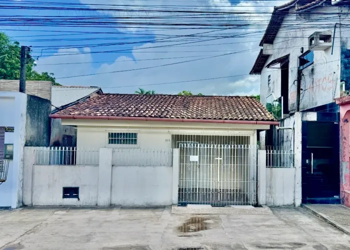 CASA NA JOÃO PAULO ll NA FRENTE DO POSTO BOM JESUS!