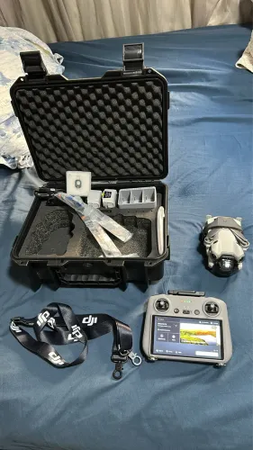 Drone DJI Mini 4 Pro-Kit Completo+3 Baterias(2 Plus)+Controle com Tela+Cartões de memória.